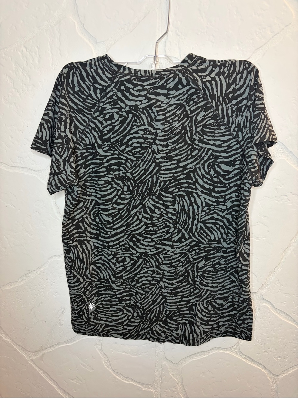 Athleta Ultimate Train Printed Tee Short Sleeve Black Gray Abstract Swirl SizeXS - Picture 2 of 4